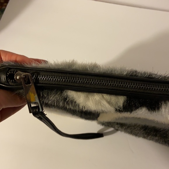 Street Level Faux Fur black grey Clutch Wristlet bag - Picture 3 of 8